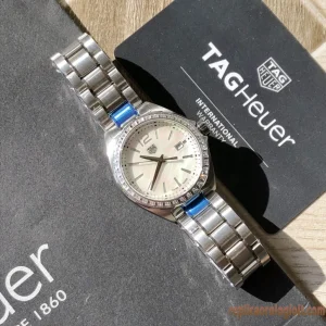 Tag Heuer Aquaracer Quadrante Bianco Lunetta Diamantata Orologi Replica Bracciale in Metallo Donna Movimento al Quarzo Svizzero Orologio Clone 1:1