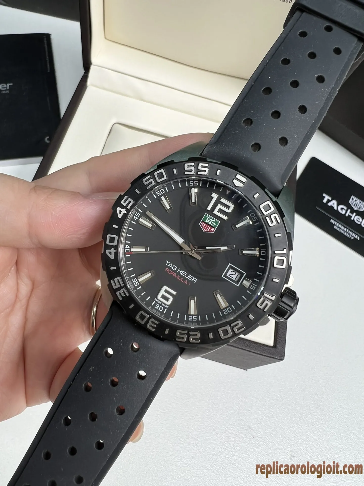 Tag Heuer Formula 1 Nero Lunetta Gialla Orologi Replica Cinturino in Gomma Uomo Movimento Automatico Orologio Clone 1:1 - immagine 9